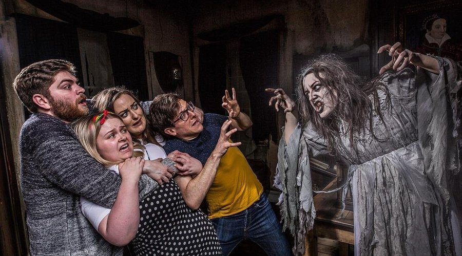 white-lady-halloween